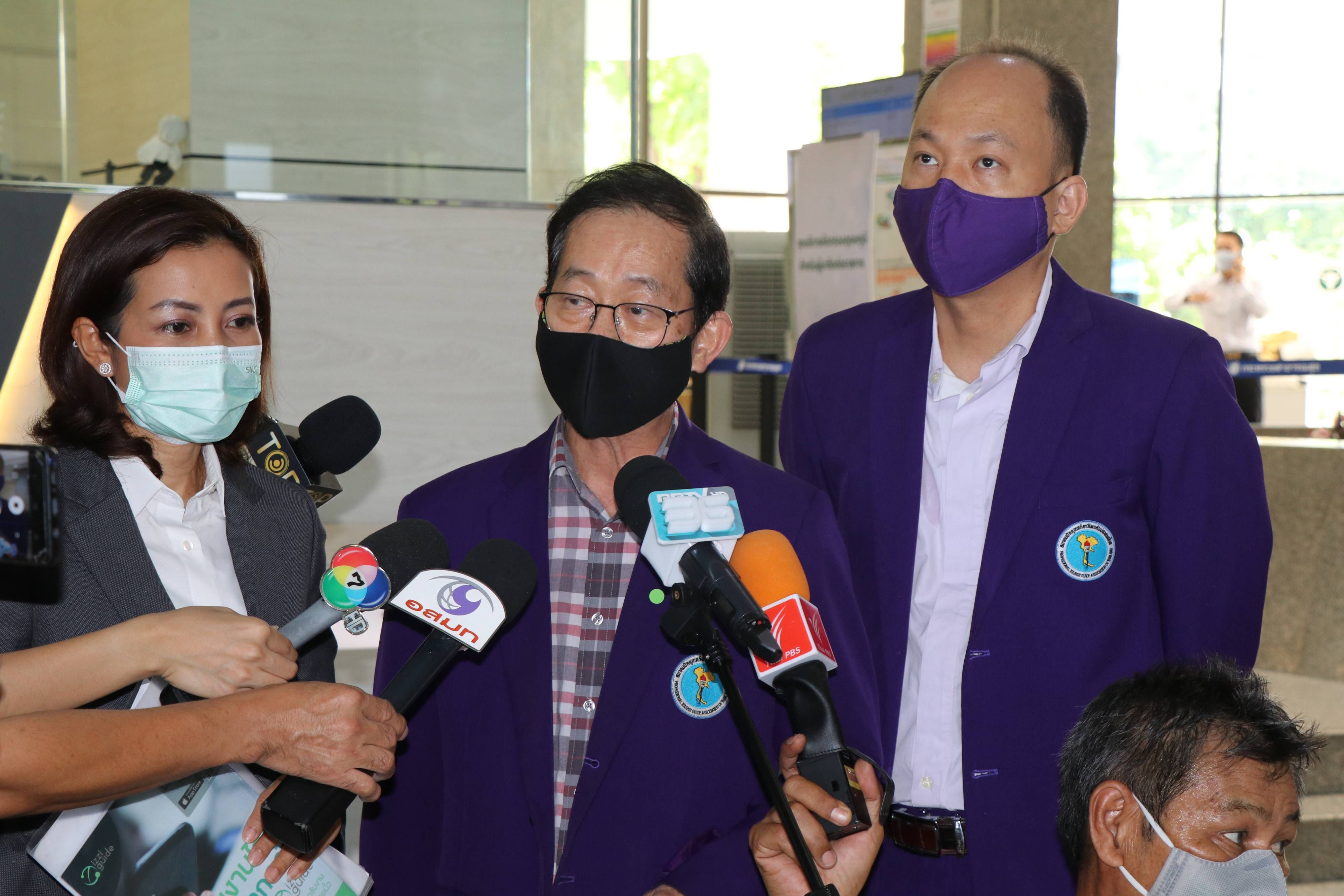 The tour guide association president submitted a letter to the Minister of Public Health requesting vaccinations for tour guides to prepare and build confidence among tourists in line with the government's policy to reopen the country to tourists.